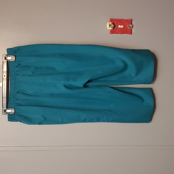 Kim Roger's Lady's Petite Capri Pants In A Beautiful Teal - Picture 4 of 4